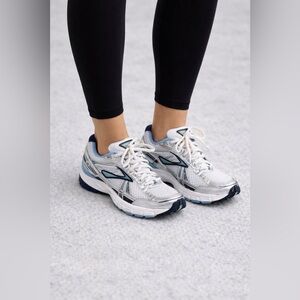 Brooks GTS 11 Running Shoes Women’s Size 10 Narrow (2A) White Blue Silver